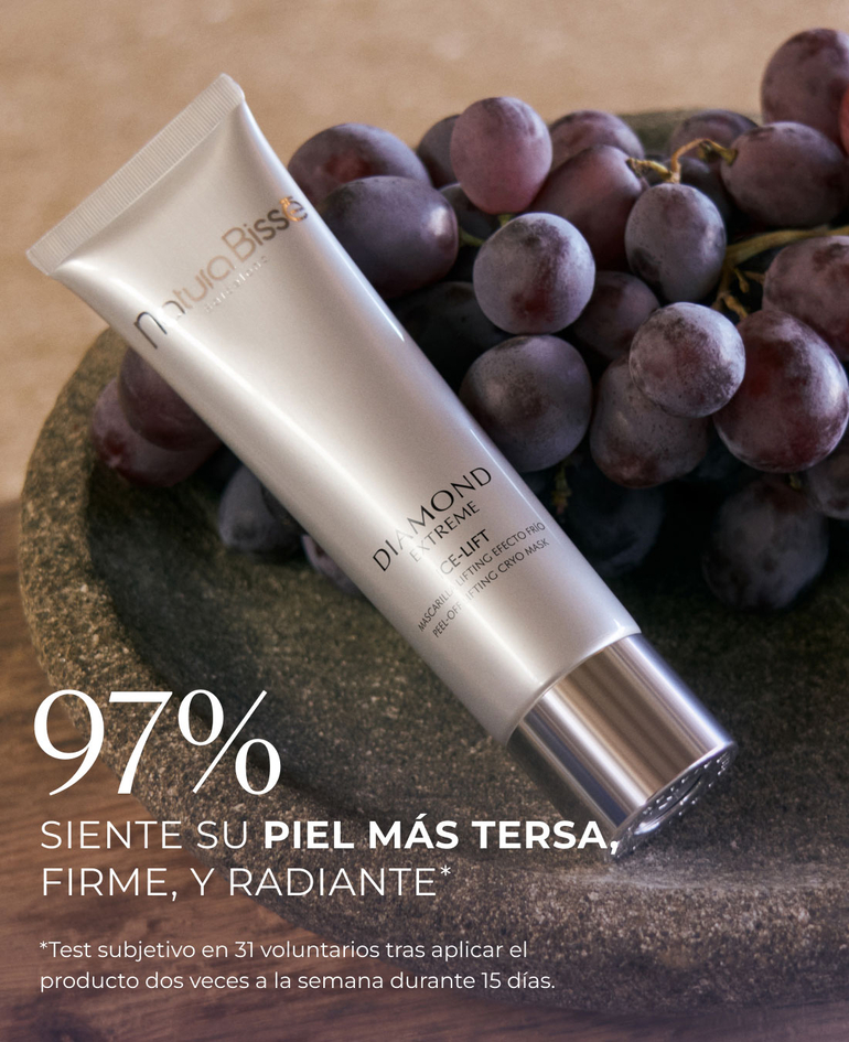 MASCARILLA INVISIBLE PARA UNOS RESULTADOS MUY VISIBLES ✓Utilízala cada semana para potenciar tu ritual beauty ✓Aplícala antes de una ocasión especial para una piel radiante